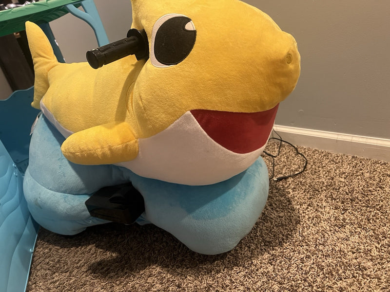 6V Soft Deluxe Baby Shark Ride-On Toy for Kids in Yellow and Blue Magic Cars 3