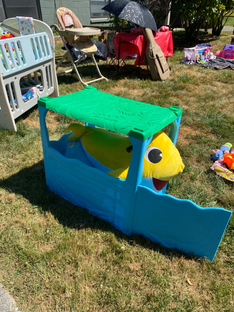 6V Soft Deluxe Baby Shark Ride-On Toy for Kids in Yellow and Blue Magic Cars 1