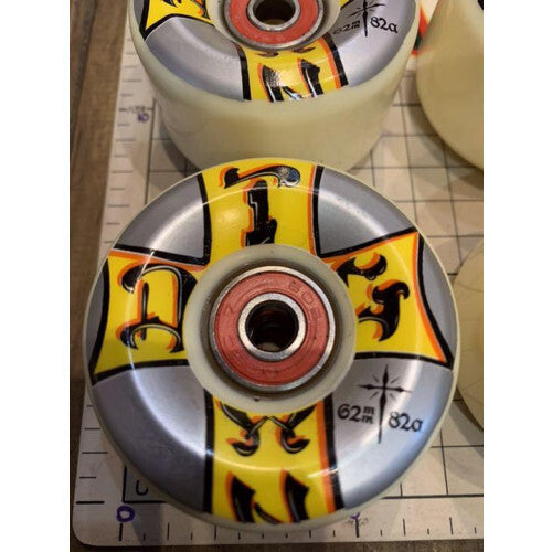 Dog Town Soft 62mm 82A Skateboard Wheels Without Bearings Magic Cars 1