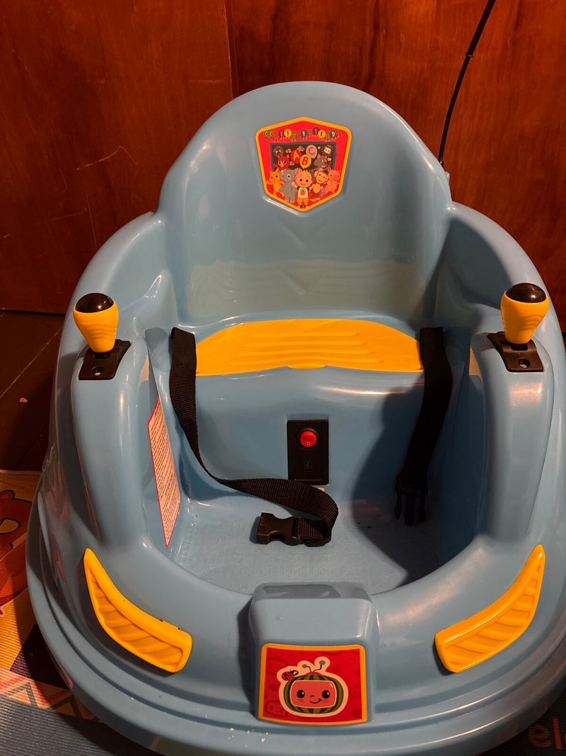 12V Blue Ride-On Toy Vehicle in Excellent Condition Magic Cars 0