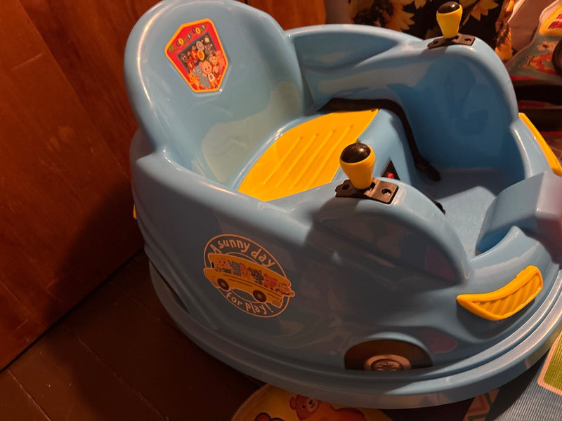 12V Blue Ride-On Toy Vehicle in Excellent Condition Magic Cars 1