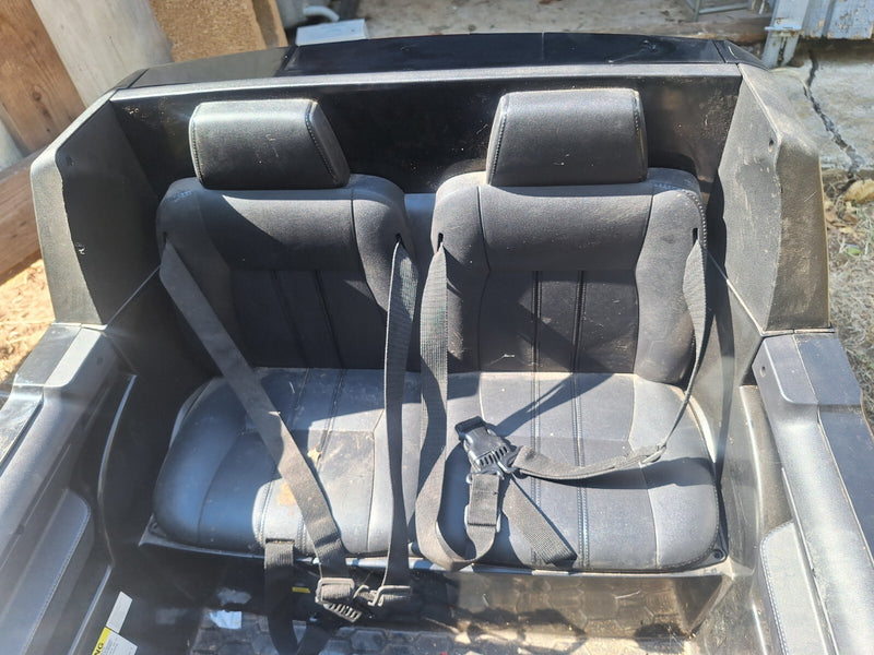 24V 2-Seater Licensed Land Rover Kids Ride-On Car with 4WD and Remote Control Magic Cars 2