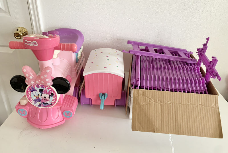 Junior Minnie Mouse Train Set with Tracks 6V Battery Powered (Charger Not Included) Magic Cars 0