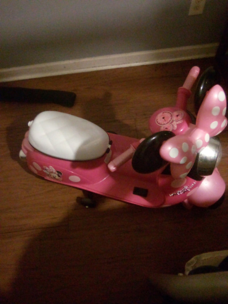 Minnie Mouse 6V Euro Style Ride-On Scooter for Kids Magic Cars 1