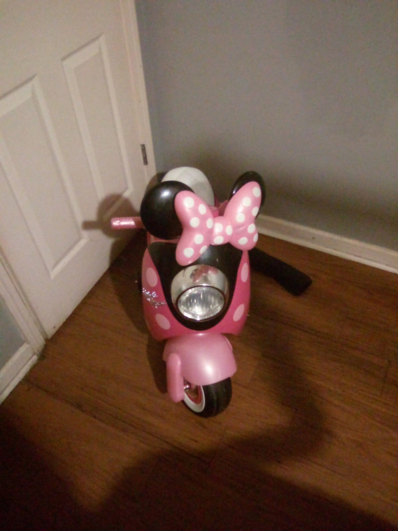 Minnie Mouse 6V Euro Style Ride-On Scooter for Kids Magic Cars 7