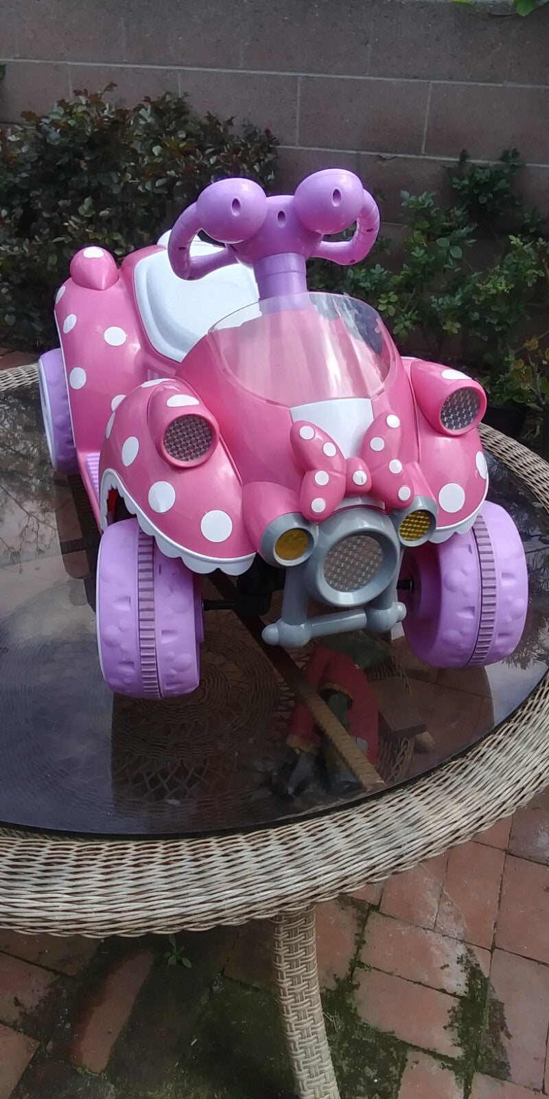 Minnie Mouse Ride-On Toy for Kids Magic Cars 1