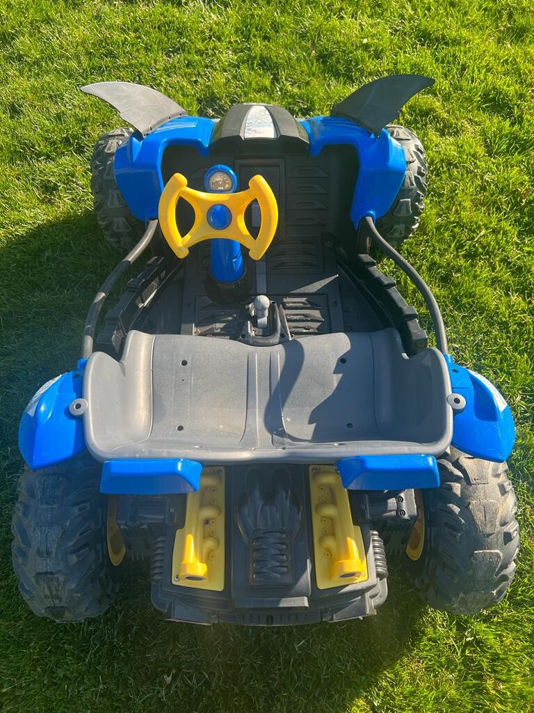 Battery-Powered Batman Dune Racer Ride-On Vehicle for Kids Magic Cars 1