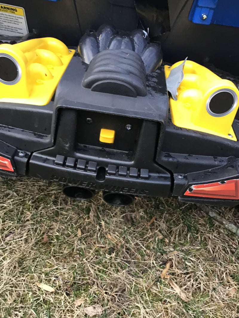 Battery-Powered Dune Racer Ride-On Vehicle with Batman Design Magic Cars 2