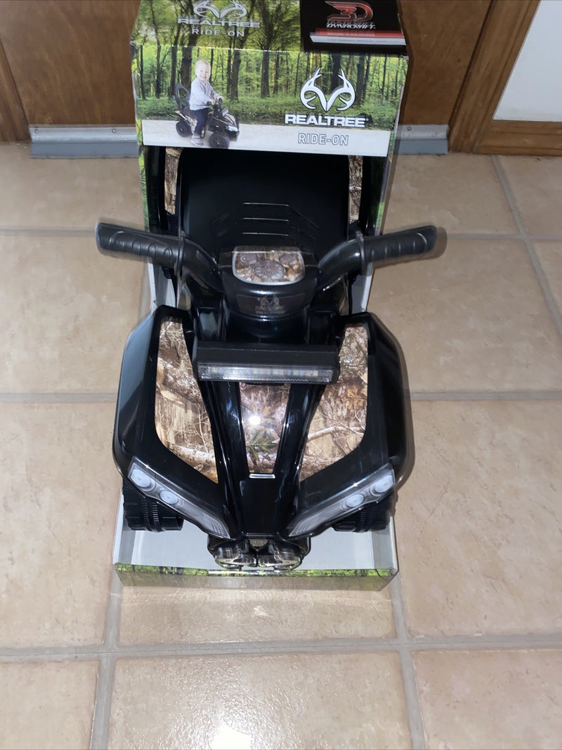 Boys Realtree Ride-On Vehicle with Working Light Bar and Distressed Finish Magic Cars 0