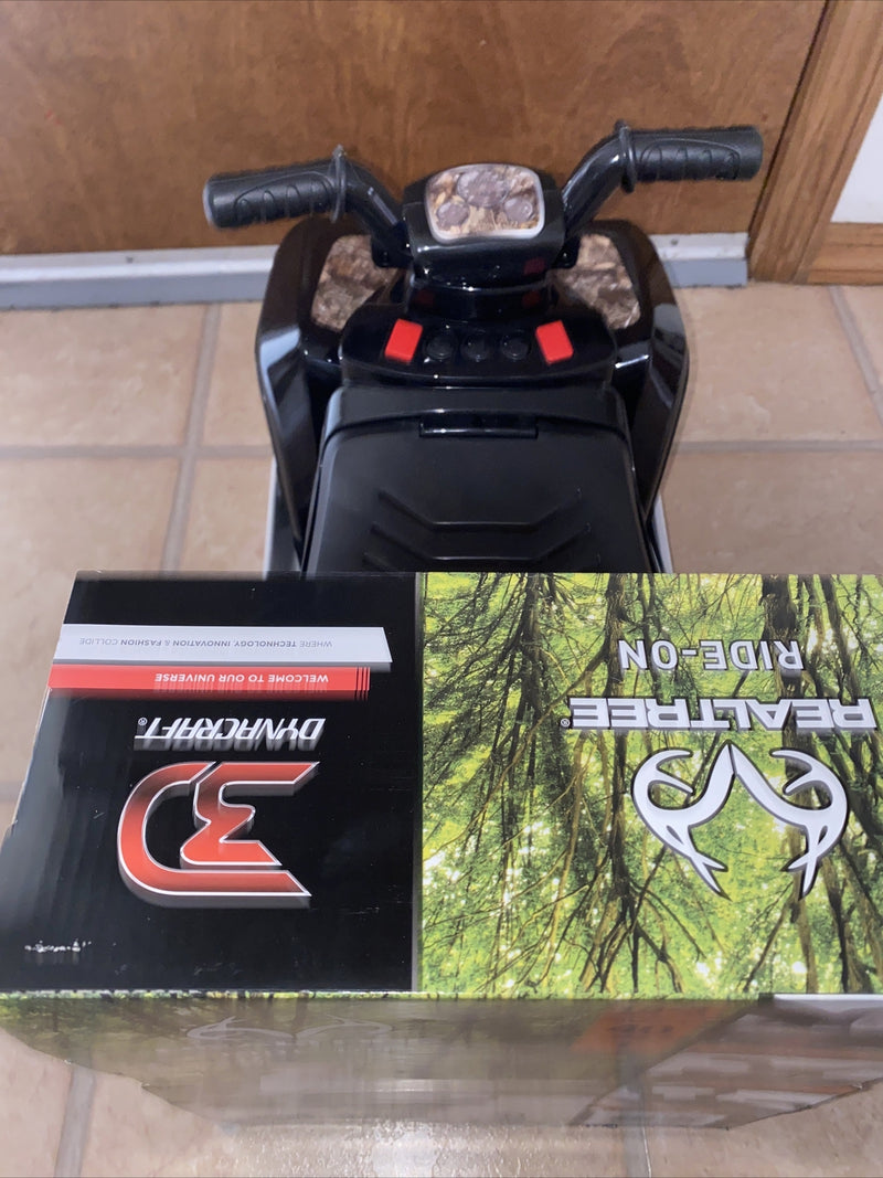 Boys Realtree Ride-On Vehicle with Working Light Bar and Distressed Finish Magic Cars 3