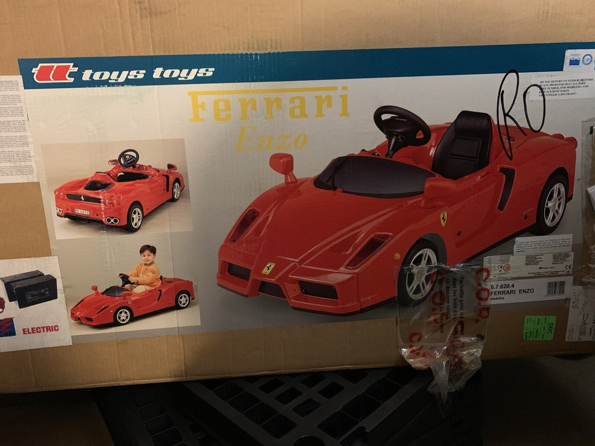 フェラーリのキッズカーです。 Enzo Ferrari Ride-On Toy Car for Kids