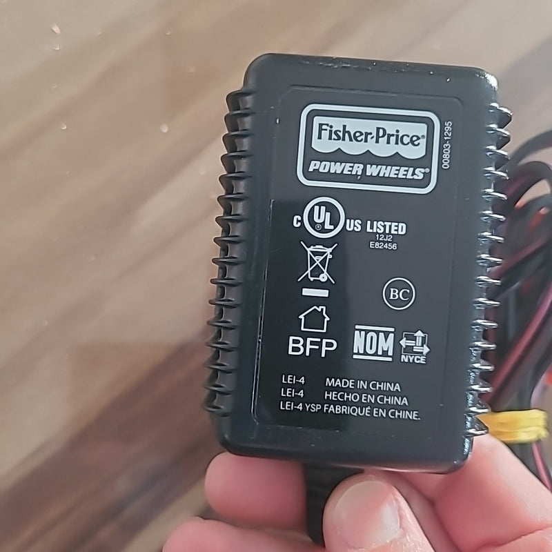 6V Class 2 Power Wheels with Battery and Charger Magic Cars 1