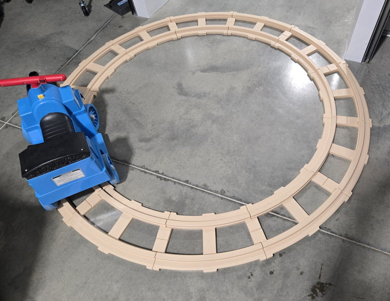 Power Wheels Thomas the Train Ride-On with Tracks Large Size Magic Cars 3