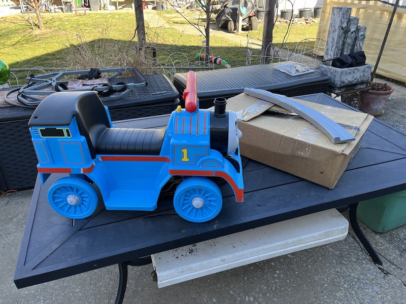 Thomas the Train Power Wheels with Track, Charger, and New Battery Magic Cars 1