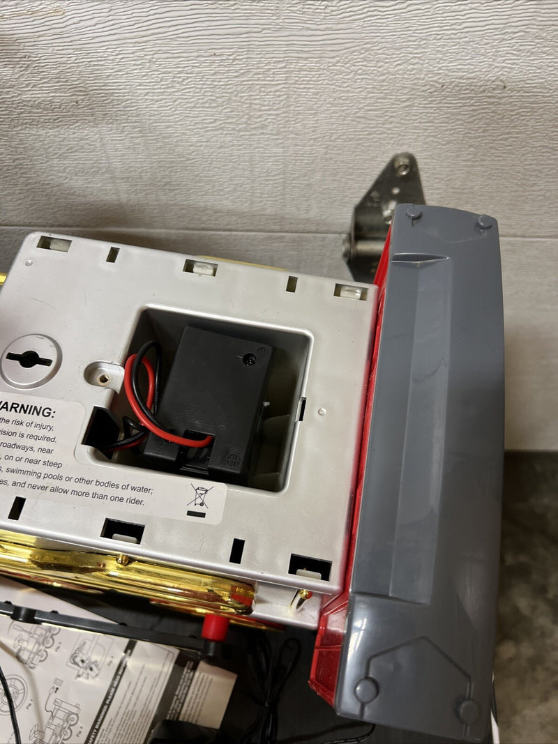 Ride-On Train Set for Ages 3 and Up – Classic Holiday Model 1015709 Magic Cars 9