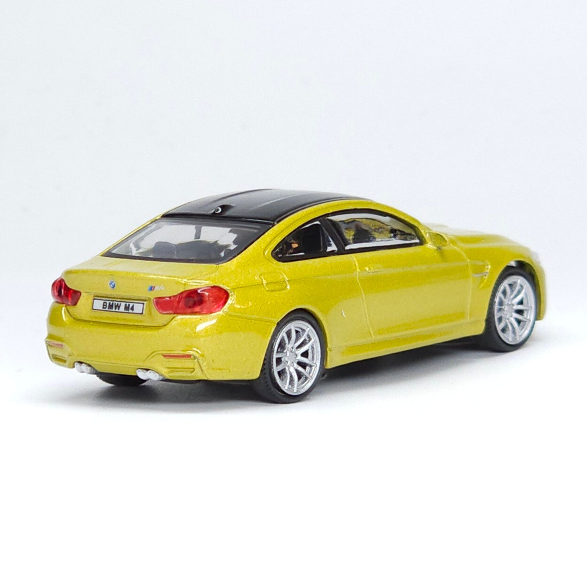 BMW AG Dealership 4-Car Set M6 M5 M4 1M with Free-Wheel Feature