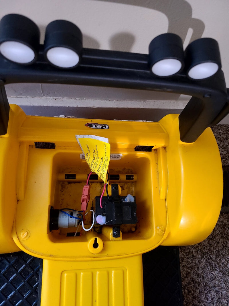 6V Kids Ride-On Caterpillar Front Loader Tractor with Charger Magic Cars 18