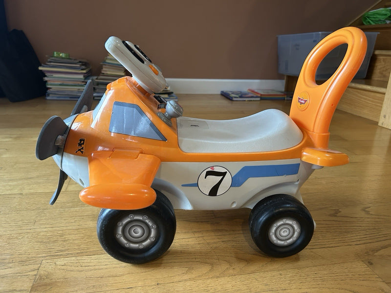 Disney Planes Fire & Rescue Dusty Crophopper Ride-On Toy for Toddlers Magic Cars 2