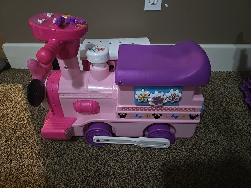 Minnie Mouse Large Ride-On Train with Caboose and Track for Kids Magic Cars 5