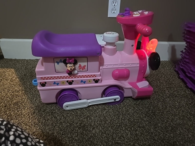 Minnie Mouse Large Ride-On Train with Caboose and Track for Kids Magic Cars 7