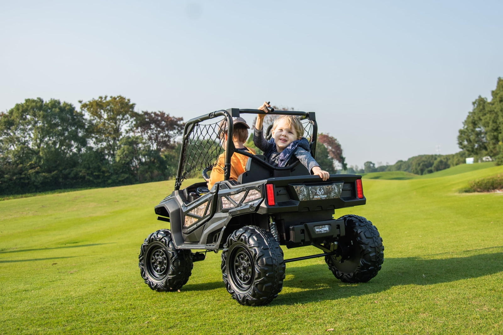 24V Battery-Powered Kids Realtree Camo UTV Ride-On Toy with Remote Con