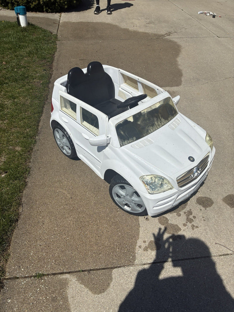 Licensed Electric Toddler Car with Realistic Design Magic Cars Variant 0