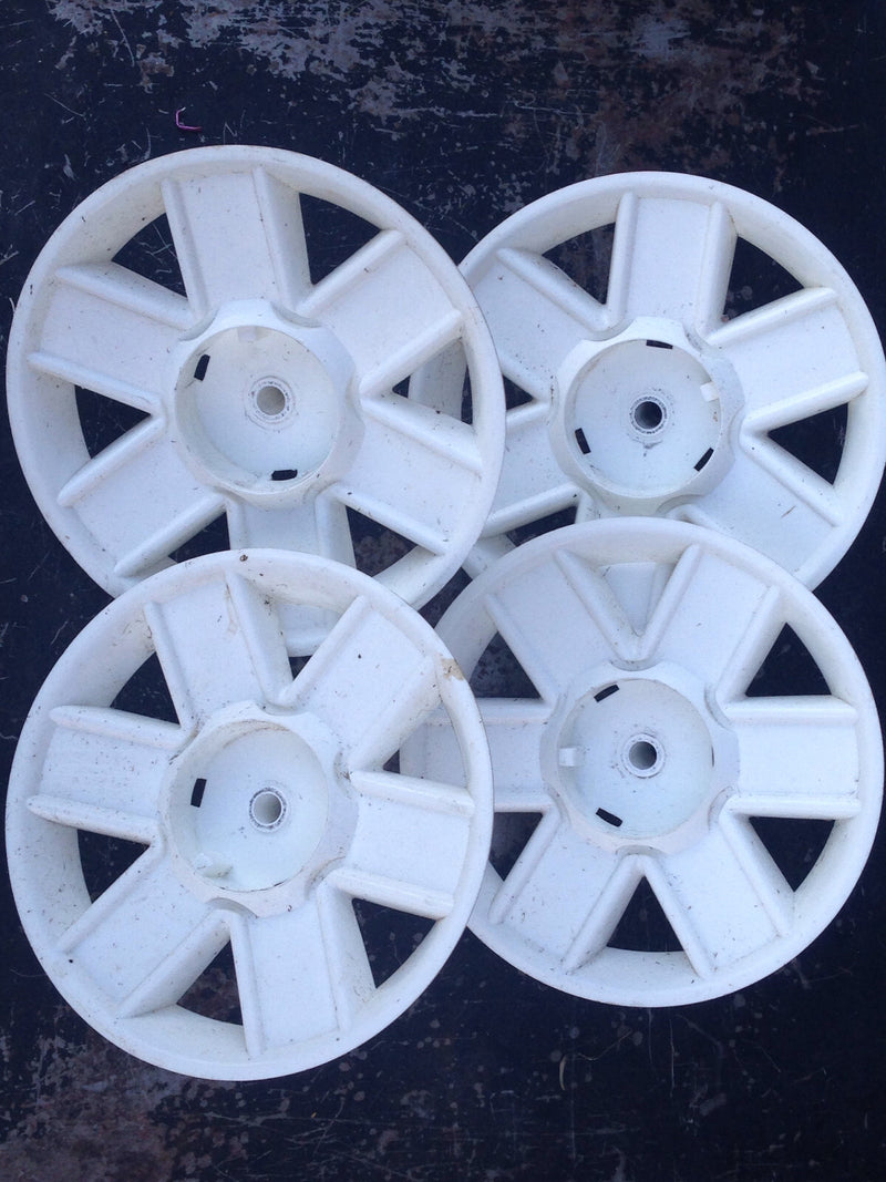 Set of 4 and 6 Spoke Power Wheels Jeep White Hub Caps Magic Cars Variant 0