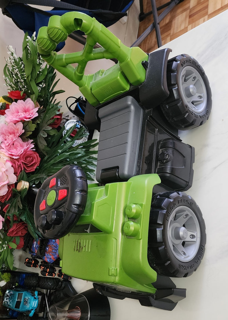Green Mega Bloks Jeep Ride-On Toy with 4 Wheels for Kids Magic Cars 1