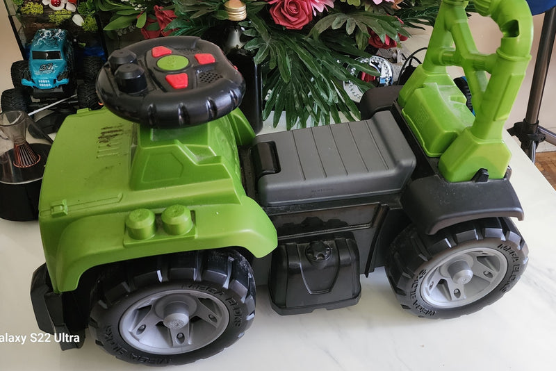 Green Mega Bloks Jeep Ride-On Toy with 4 Wheels for Kids Magic Cars Variant 0