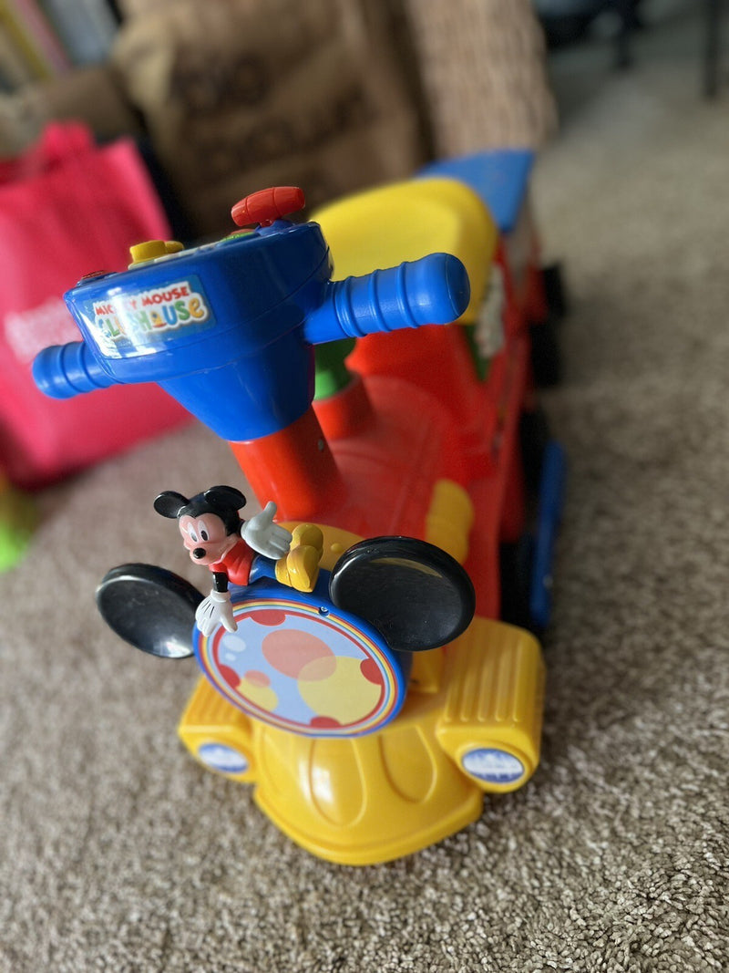 Battery-Powered Kids Ride-On Train with Caboose and Tracks Magic Cars Variant 0
