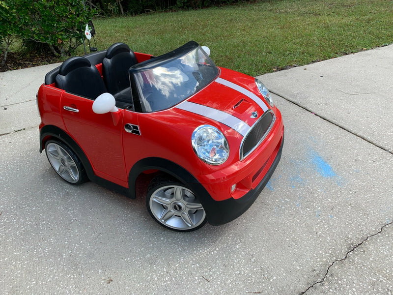 Motorized Toy Car with Remote Control and Realistic Features Magic Cars 2