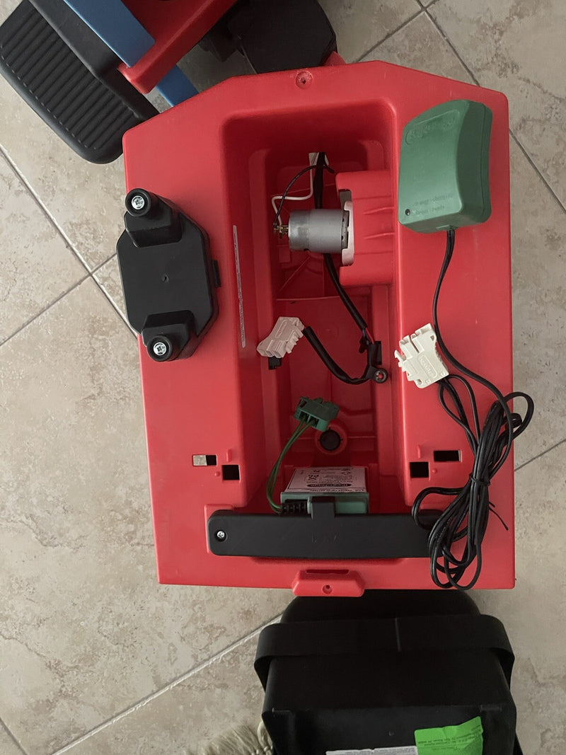 2000s Battery-Powered Thomas the Tank Engine Rider with Tracks Magic Cars 6
