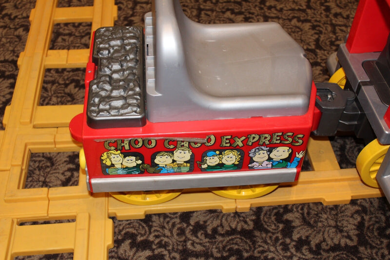 Perego Choo Choo Express Train Set with 26-Piece Track and Figure Eight Layout Magic Cars 13