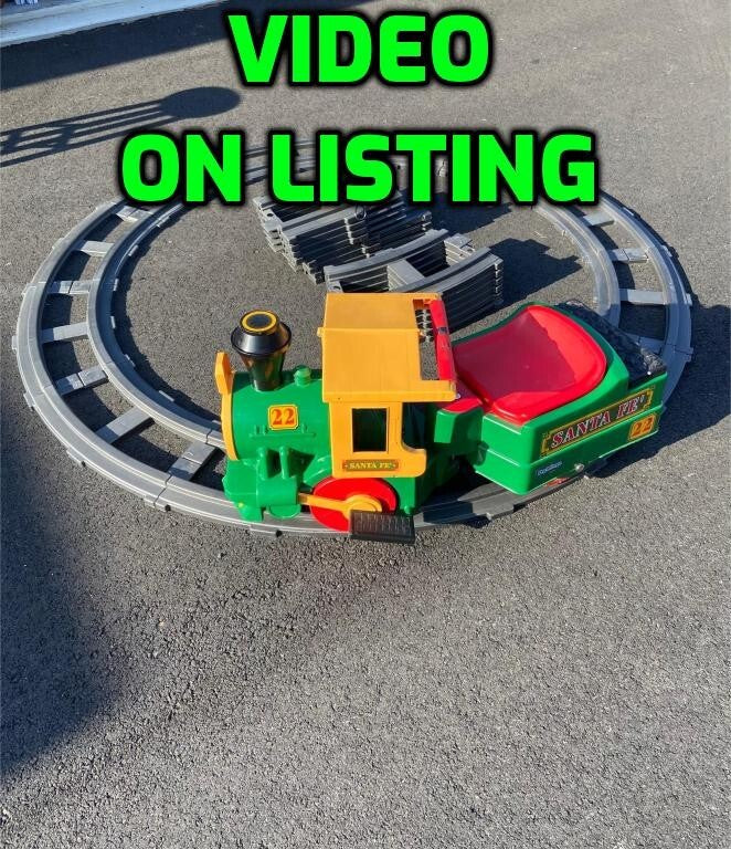 Perego Santa Fe Train Ride-On with Charger and 26 Tracks - Tested and Working Magic Cars 0
