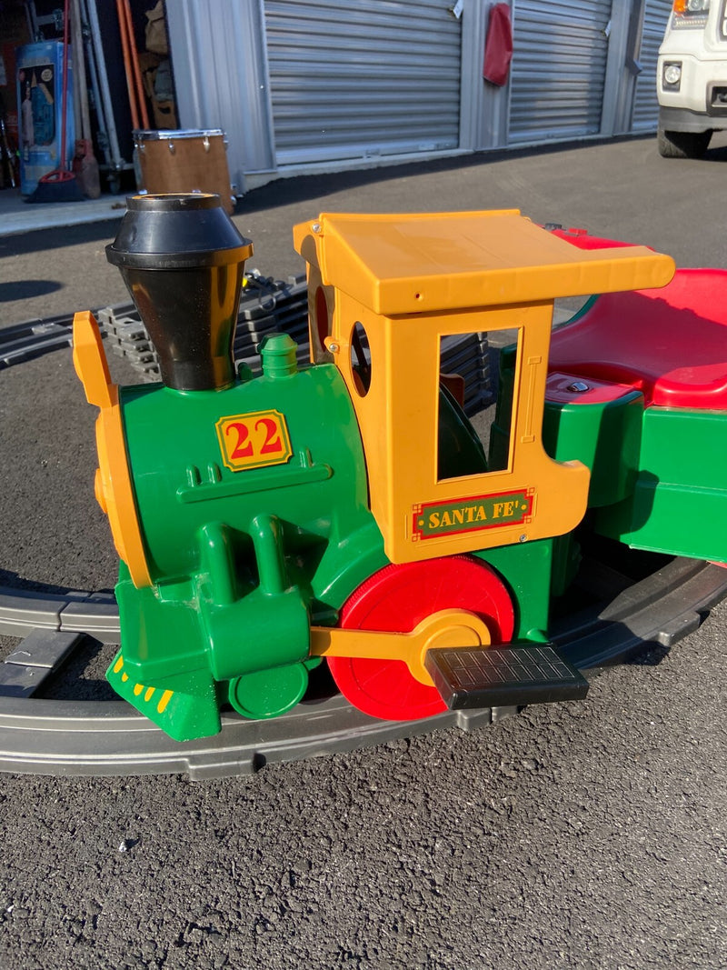 Perego Santa Fe Train Ride-On with Charger and 26 Tracks - Tested and Working Magic Cars 1