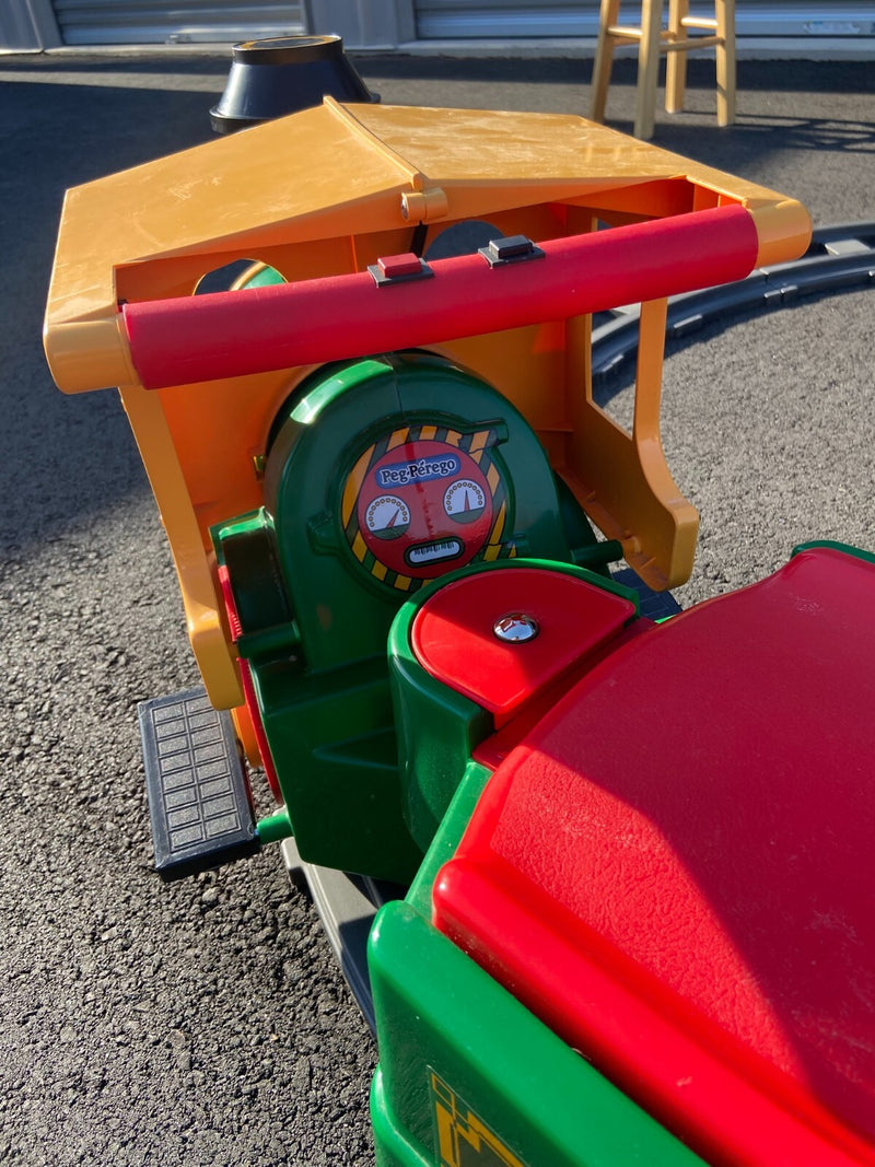 Perego Santa Fe Train Ride-On with Charger and 26 Tracks - Tested and Working Magic Cars 3