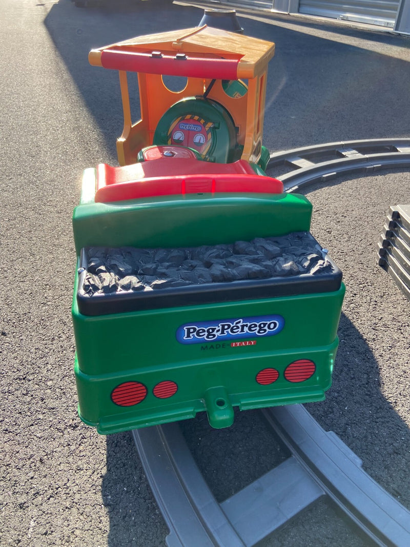 Perego Santa Fe Train Ride-On with Charger and 26 Tracks - Tested and Working Magic Cars 4