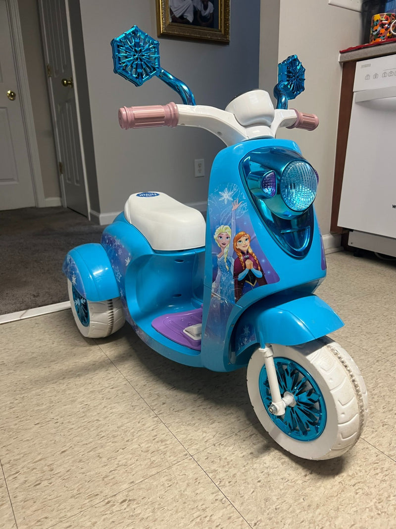 Disney Frozen 3-Wheel Battery Operated Scooter Magic Cars 0