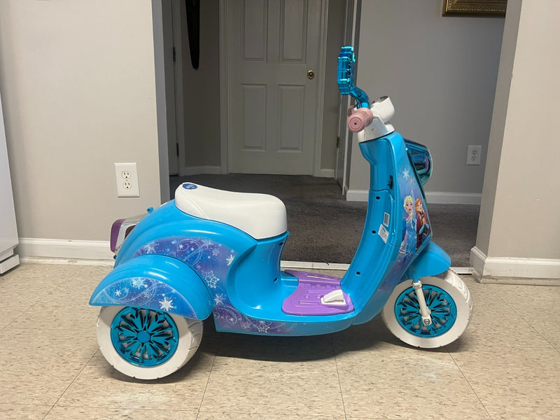 Disney Frozen 3-Wheel Battery Operated Scooter Magic Cars 2