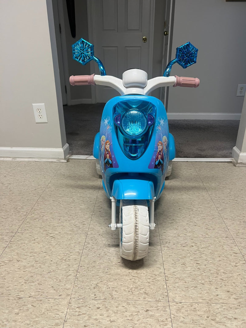 Disney Frozen 3-Wheel Battery Operated Scooter Magic Cars 3