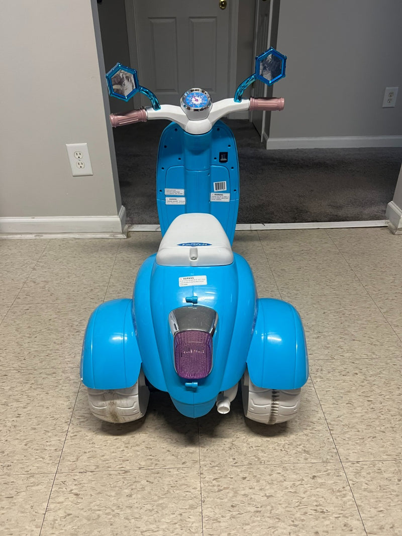Disney Frozen 3-Wheel Battery Operated Scooter Magic Cars 5