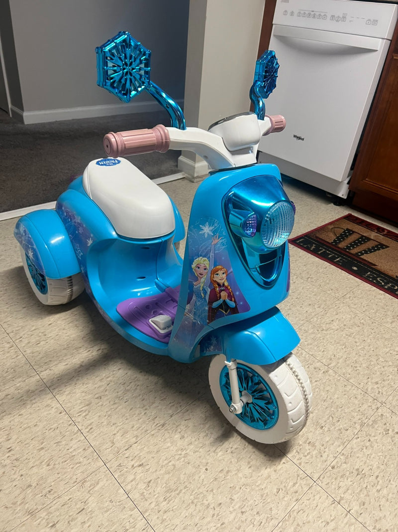 Disney Frozen 3-Wheel Battery Operated Scooter Magic Cars 9