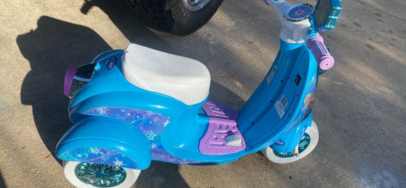 Disney Frozen 3-Wheel Battery Operated Scooter Magic Cars 3