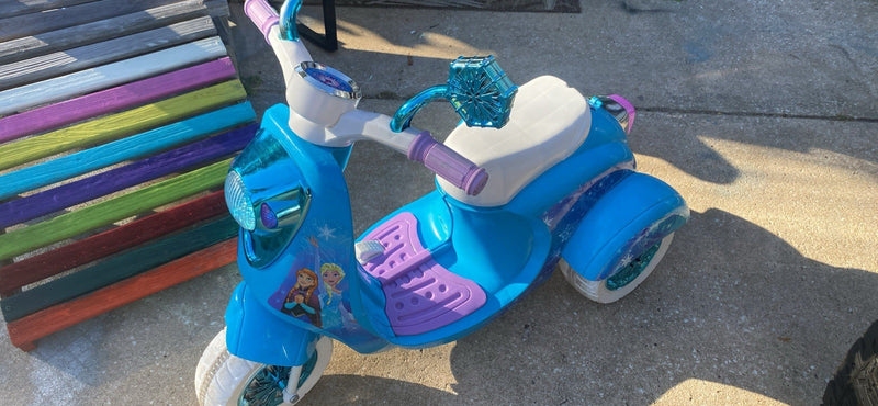 Disney Frozen 3-Wheel Battery Operated Scooter Magic Cars Variant 0