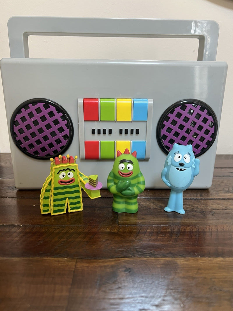 Gabba Gabba Boombox Playset with Sounds, Lights, and 3 Figurines