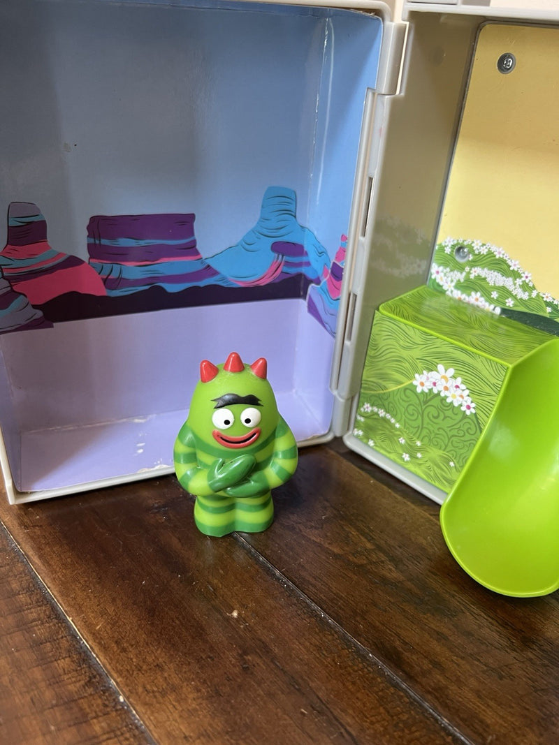 Gabba Gabba Boombox Playset with Sounds, Lights, and 3 Figurines