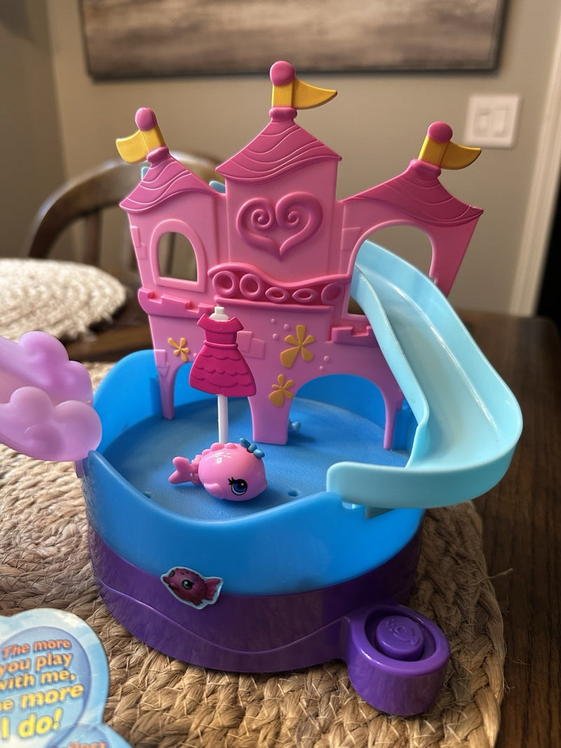 Wow Wee Fin Friends Seaside Caribbean Castle Fish Playset with Extra Accessories