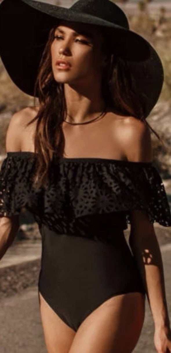 Women’s Medium Black Off-Shoulder One-Piece Swimsuit