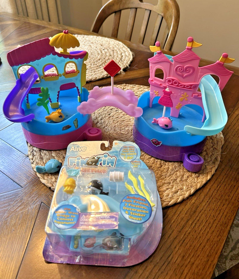 Wow Wee Fin Friends Seaside Caribbean Castle Fish Playset with Extra Accessories