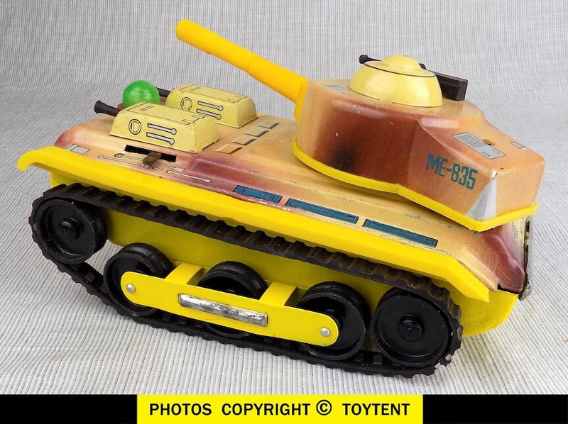 Yellow Army Tank ME-835 with Revolving Turret, Flashing Light, and Battery Operation in Original Box